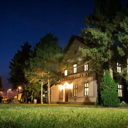 Locomotiv Vendégház Hercegszanto Exterior foto
