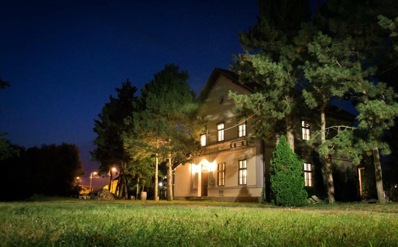 Locomotiv Vendégház Hercegszanto Exterior foto